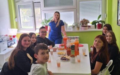 Svjetski dan jabuka: Učenici naše škole jabukama darivali najmlađe pacijente u bolnici