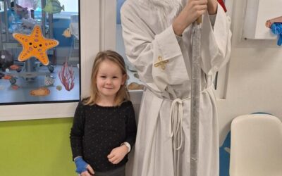 Za blagdan Sv. Nikole naši učenici posjetili dječji odjel Opće bolnice Nova Gradiška