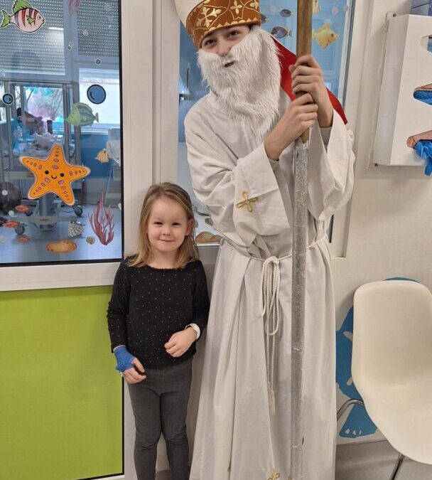 Za blagdan Sv. Nikole naši učenici posjetili dječji odjel Opće bolnice Nova Gradiška